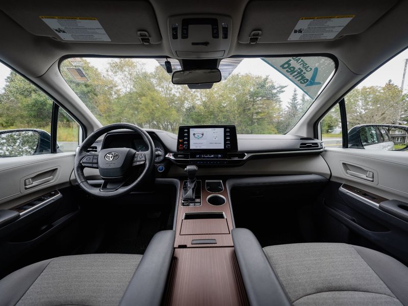 2022 Toyota Sienna LE