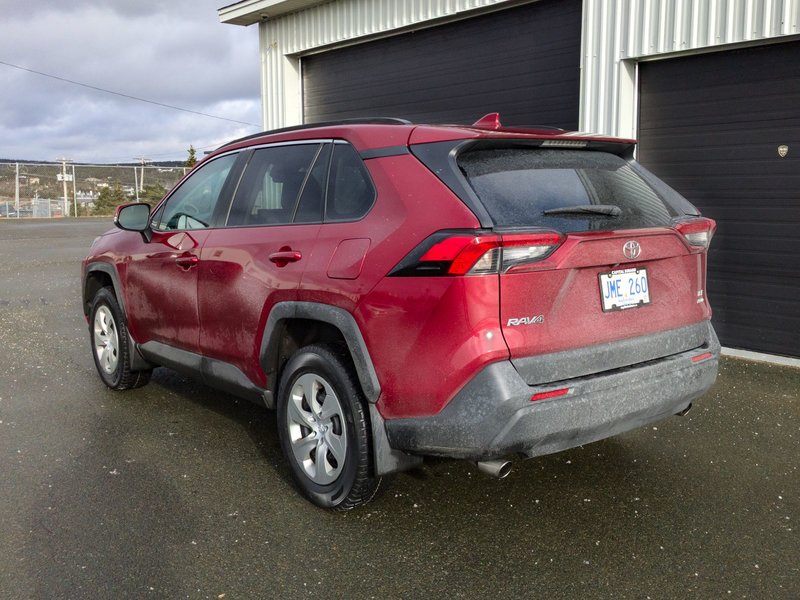 2020 Toyota RAV4 LE