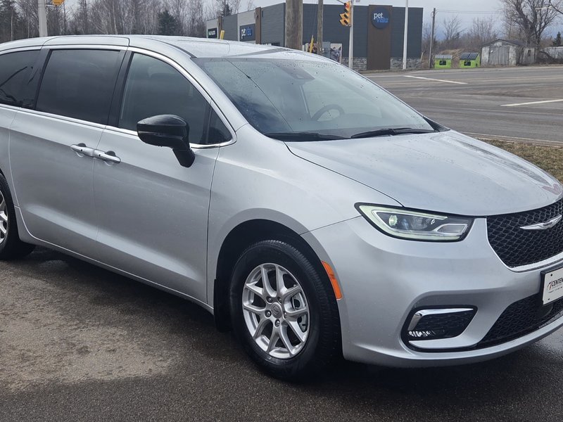 2024 Chrysler Pacifica Touring