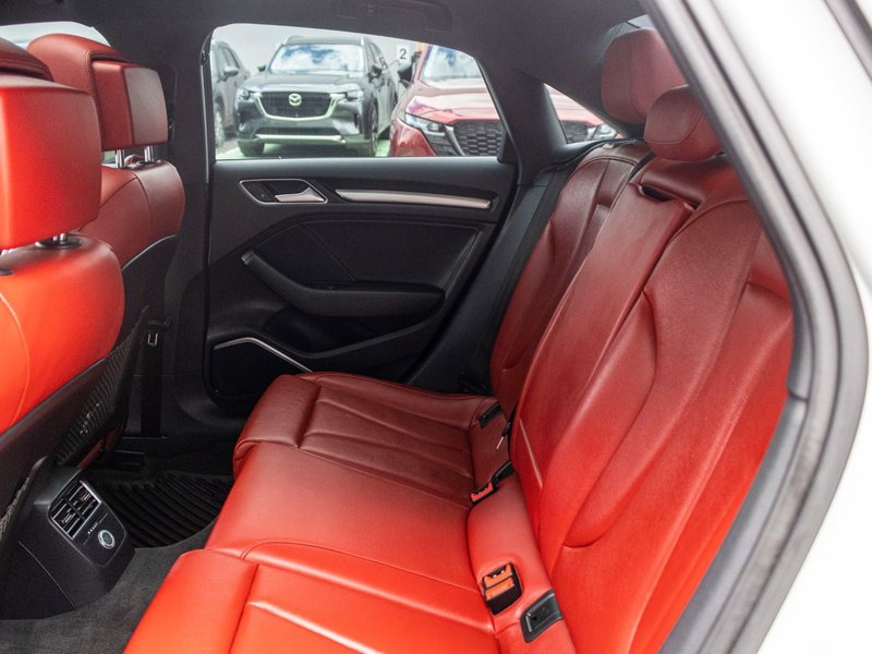 2018 Audi S3 Sedan TECHNIK QUATTRO BLANC INT ROUGE BAS KILO NO CARFAX CLAIM