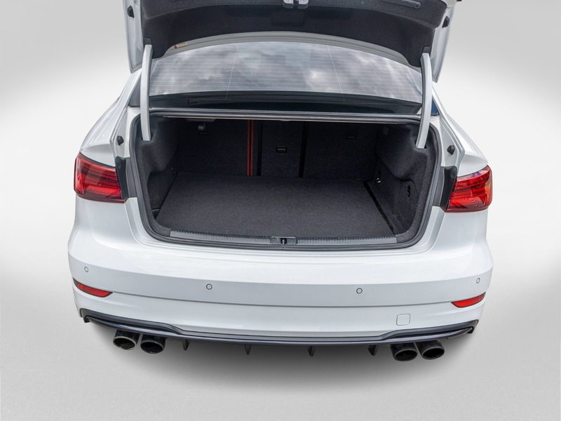 2018 Audi S3 Sedan TECHNIK QUATTRO BLANC INT ROUGE BAS KILO NO CARFAX CLAIM