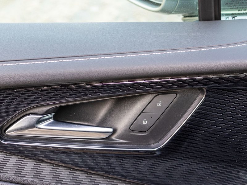 Chevrolet Blazer EV AWD LT CUIR TOIT NAV 11985KM 2025 1 PROPRIO COMME NEUF