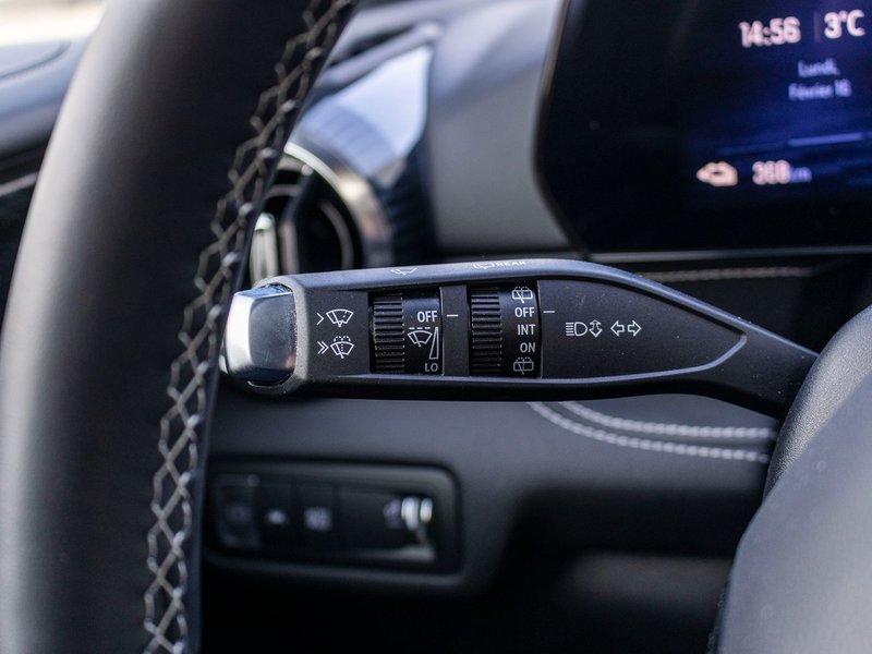 Chevrolet Blazer EV AWD LT CUIR TOIT NAV 11985KM 2025 1 PROPRIO COMME NEUF