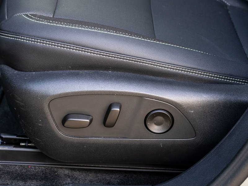 Chevrolet Blazer EV AWD LT CUIR TOIT NAV 11985KM 2025 1 PROPRIO COMME NEUF