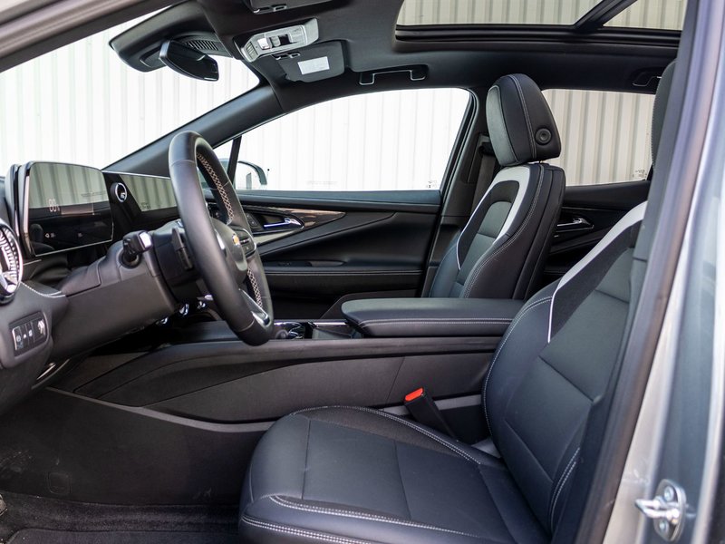 Chevrolet Blazer EV AWD LT CUIR TOIT NAV 11985KM 2025 1 PROPRIO COMME NEUF