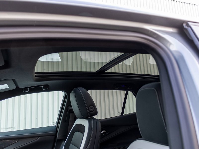 Chevrolet Blazer EV AWD LT CUIR TOIT NAV 11985KM 2025 1 PROPRIO COMME NEUF