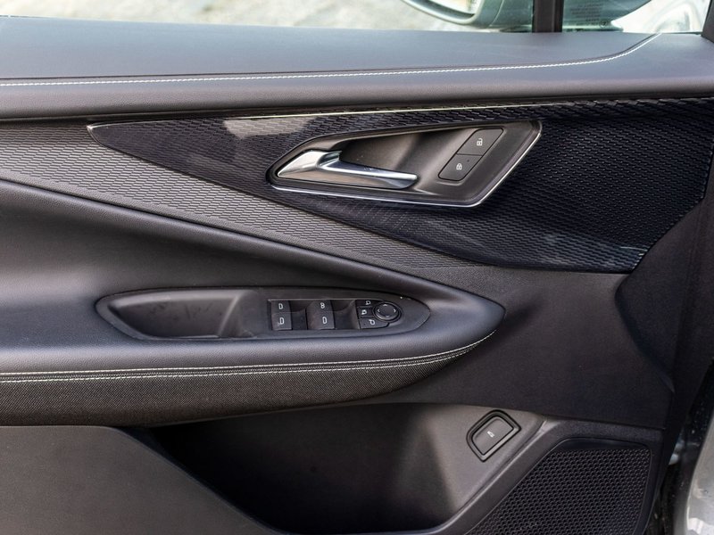 Chevrolet Blazer EV AWD LT CUIR TOIT NAV 11985KM 2025 1 PROPRIO COMME NEUF