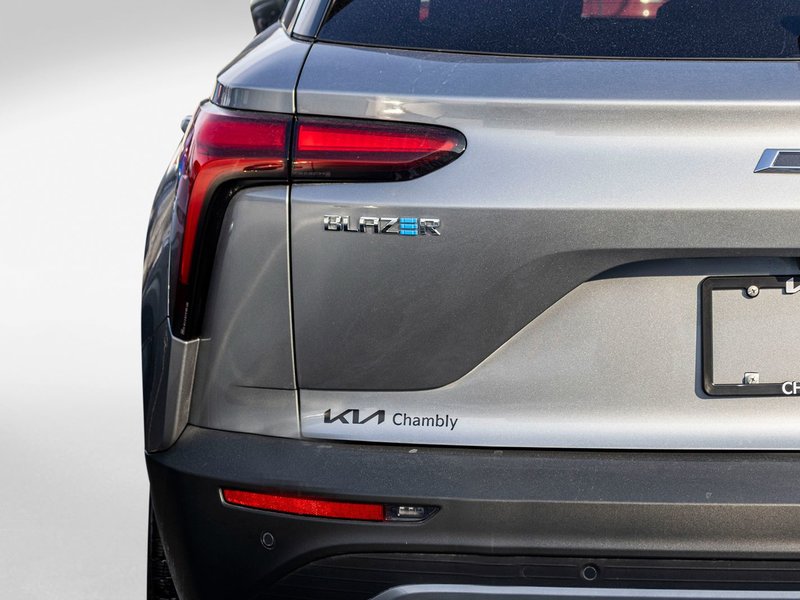 Chevrolet Blazer EV AWD LT CUIR TOIT NAV 11985KM 2025 1 PROPRIO COMME NEUF