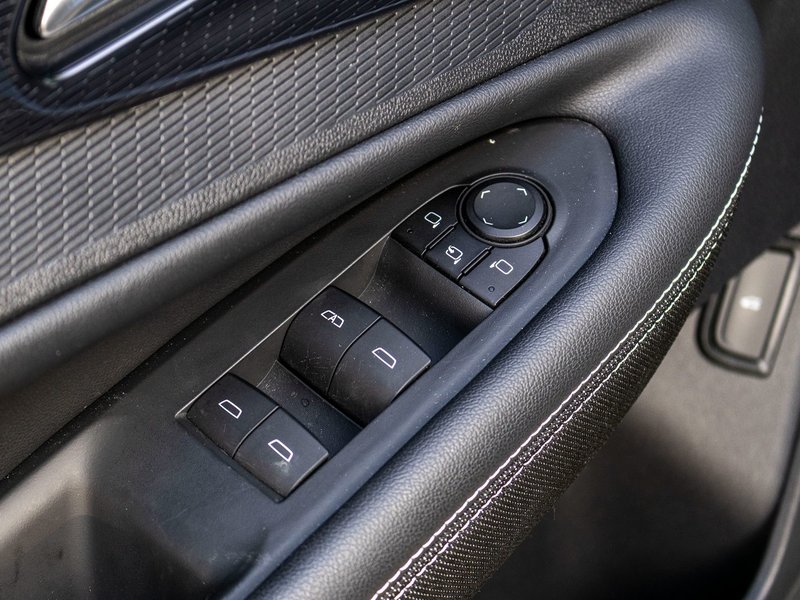 Chevrolet Blazer EV AWD LT CUIR TOIT NAV 11985KM 2025 1 PROPRIO COMME NEUF