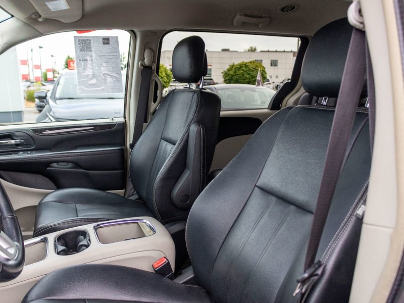 2017 Dodge Grand Caravan CREW PLUS AUTOM STOWNGO NO CARFAX CLAIM