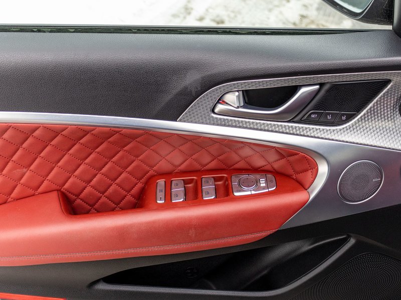 2023 GENESIS G70 3.3T SPORT AWD GRIS CUIR ROUGE WOW BAS KILO