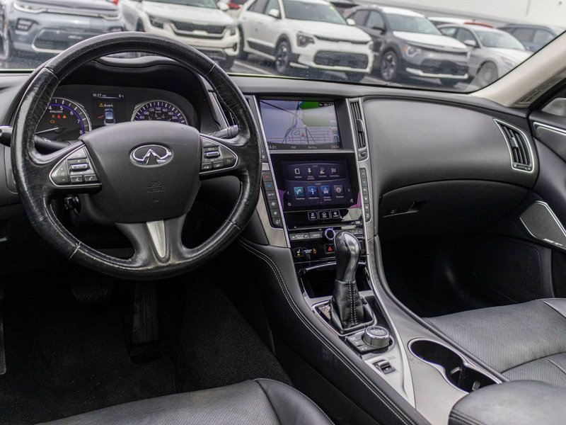 2017 Infiniti Q50 3.0t AWD BLANC CUIR NOIR TOIT LOW KMS
