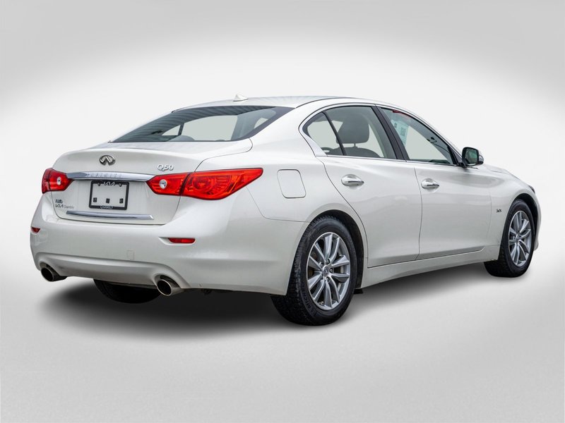 2017 Infiniti Q50 3.0t AWD BLANC CUIR NOIR TOIT LOW KMS