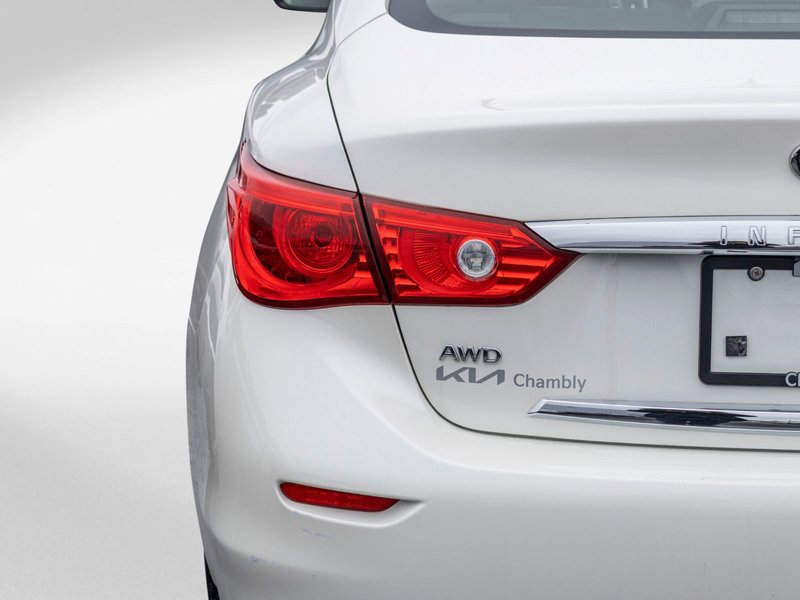 2017 Infiniti Q50 3.0t AWD BLANC CUIR NOIR TOIT LOW KMS
