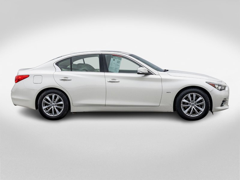 2017 Infiniti Q50 3.0t AWD BLANC CUIR NOIR TOIT LOW KMS