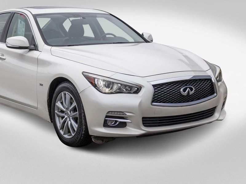 2017 Infiniti Q50 3.0t AWD BLANC CUIR NOIR TOIT LOW KMS