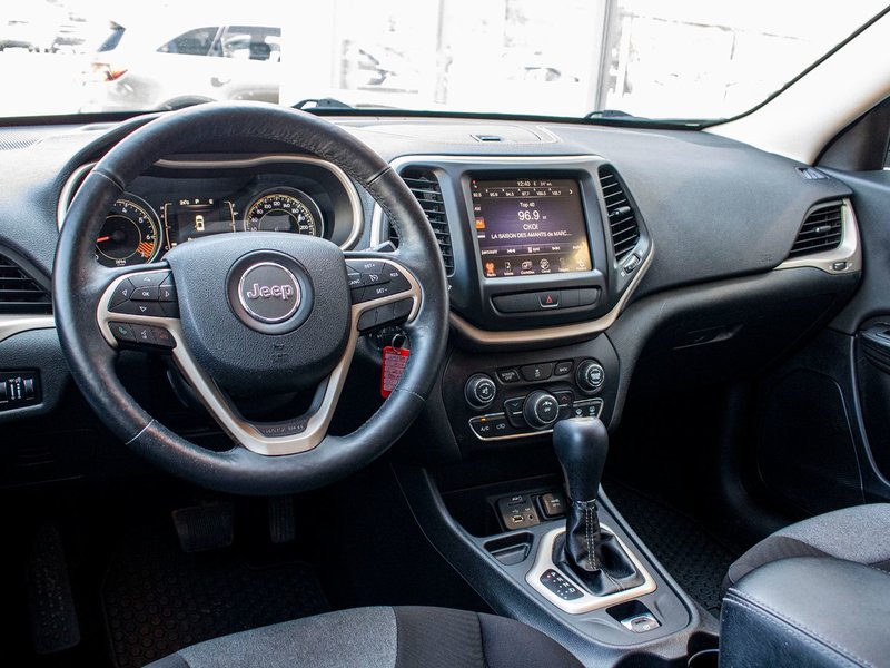 2014 Jeep Cherokee NORTH BAS KILO 8 PNEUS