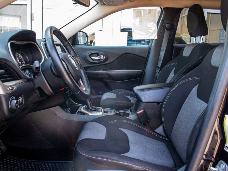 2014 Jeep Cherokee NORTH BAS KILO 8 PNEUS