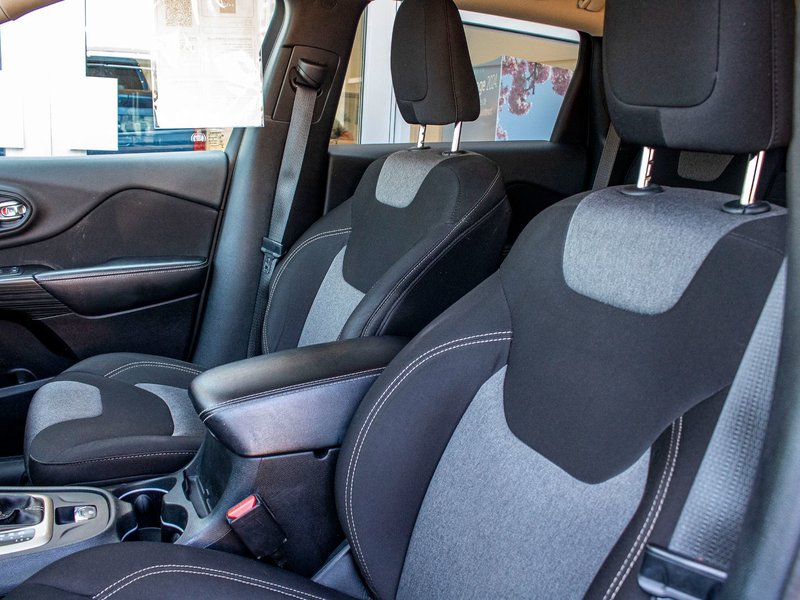 2014 Jeep Cherokee NORTH BAS KILO 8 PNEUS