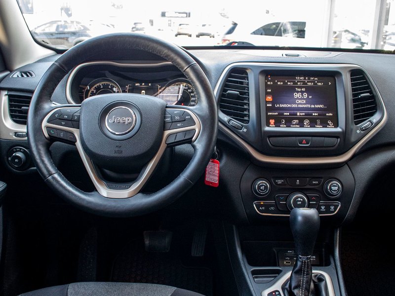 2014 Jeep Cherokee NORTH BAS KILO 8 PNEUS