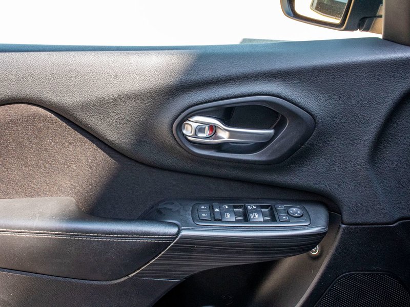 2014 Jeep Cherokee NORTH BAS KILO 8 PNEUS