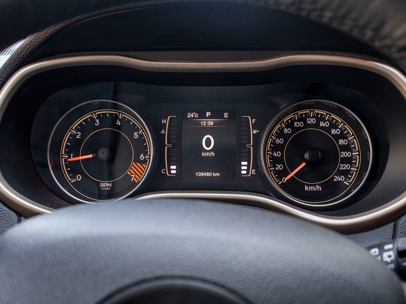 2014 Jeep Cherokee NORTH BAS KILO 8 PNEUS