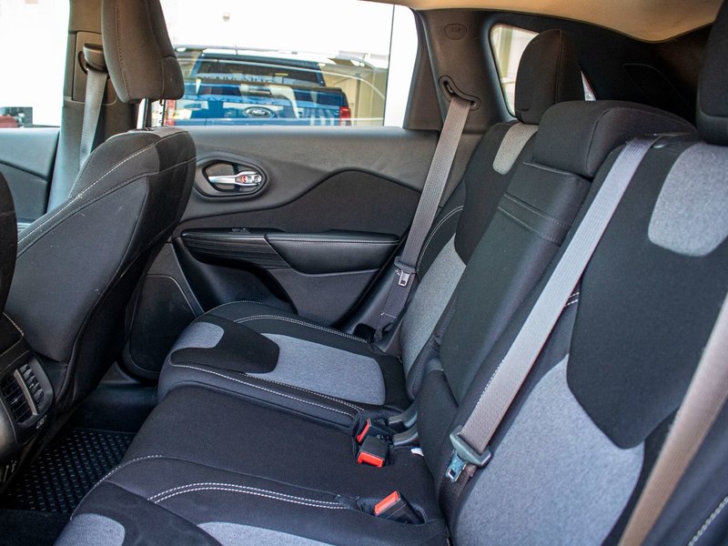 2014 Jeep Cherokee NORTH BAS KILO 8 PNEUS