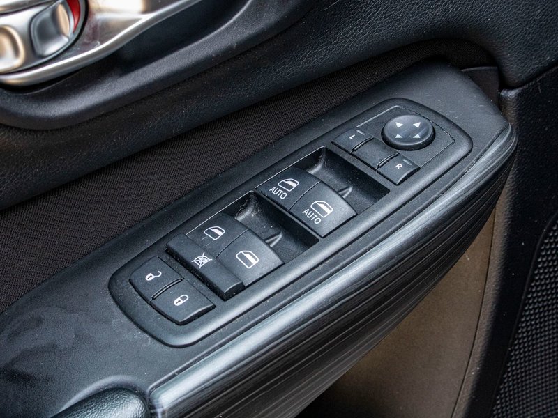 2014 Jeep Cherokee NORTH BAS KILO 8 PNEUS