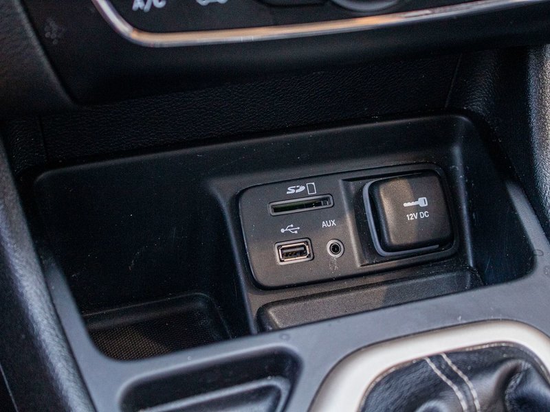 2014 Jeep Cherokee NORTH BAS KILO 8 PNEUS