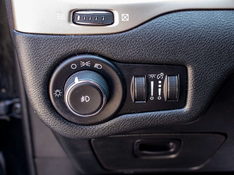 2014 Jeep Cherokee NORTH BAS KILO 8 PNEUS