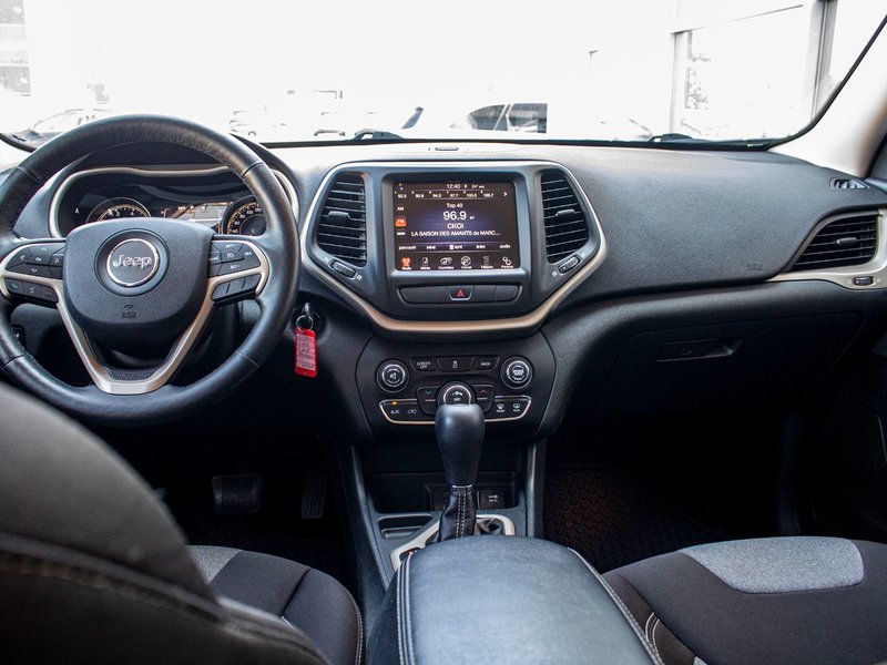 2014 Jeep Cherokee NORTH BAS KILO 8 PNEUS