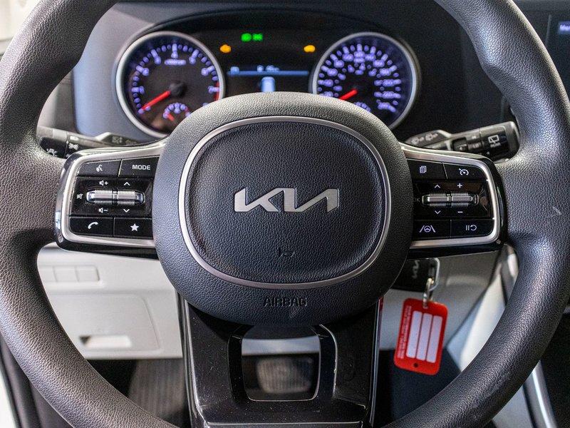 Kia Carnival LX BLANCHE BAS KILO 2022 1 PRORPIO PAS DE RECLAMATION AU CARFAX