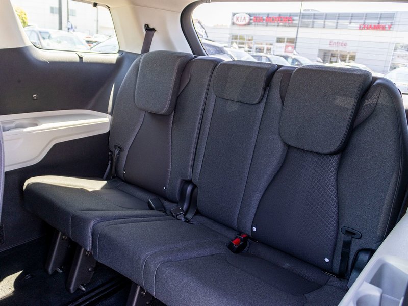2024 Kia Carnival LX + NO CARFAX CLAIM