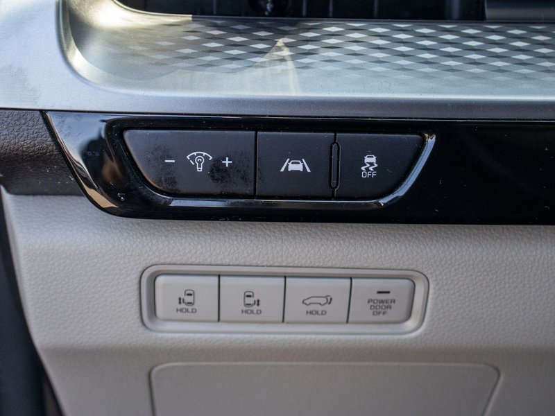 2024 Kia Carnival LX + NO CARFAX CLAIM