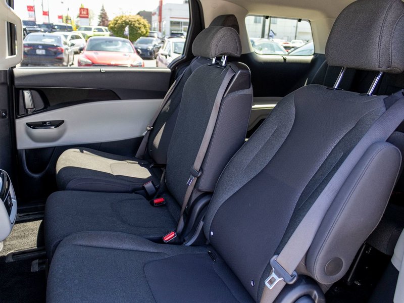2024 Kia Carnival LX + NO CARFAX CLAIM