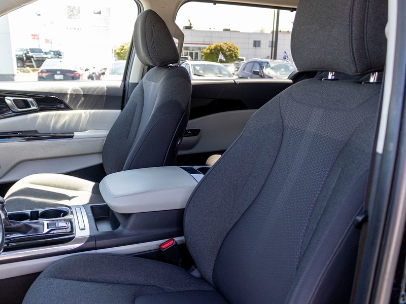 2024 Kia Carnival LX + NO CARFAX CLAIM