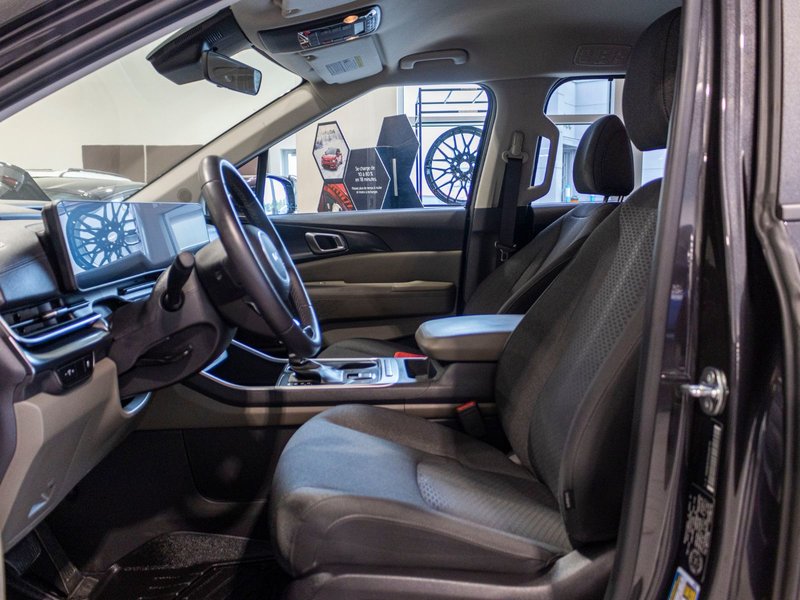 2025 Kia Carnival LX+ CHARCOAL PUSHSTART AUTOM DUAL A/C 1 OWNER NO CARFAX CLAIM