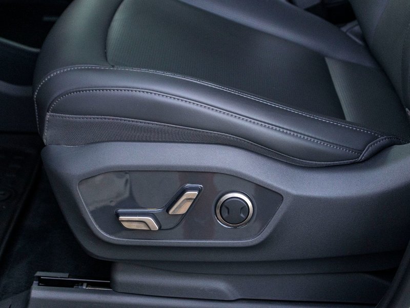 Kia EV9 WIND BLANC 26800KM 2025 1 PROPRIO PAS DE RECLAMTION AU CARFAX