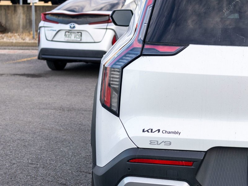 Kia EV9 WIND BLANC 26800KM 2025 1 PROPRIO PAS DE RECLAMTION AU CARFAX