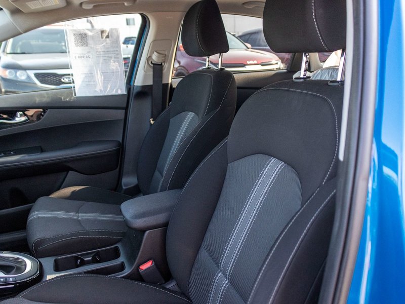 Kia Forte EX+TOIT AUTOM A/C BLEUE 2023 1 PROPRIO PAS DE RECLAMTION AU CARFAX