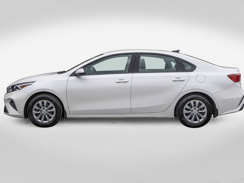 Kia Forte LX AUTOM A/C CAMERA 47584KM 2023 1 PROPRIO PAS DE RECLAMATION AU CARFAX