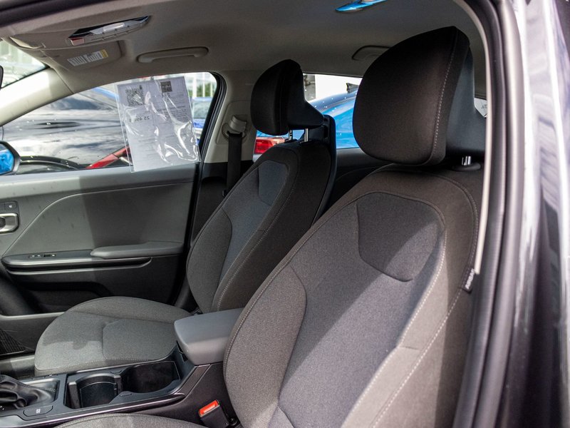 Kia K4 LX AUTOM 14068KM 2025 1 PROPRIO PAS DE RECLAMATION AU CARFAX