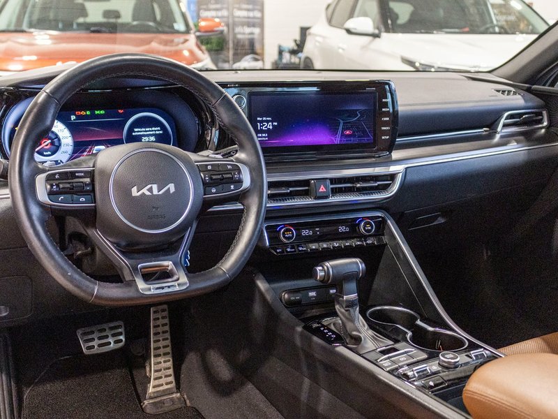 Kia K5 GT GRIS MAT CUIR ORANGE WOW 2023 1 PROPRIO