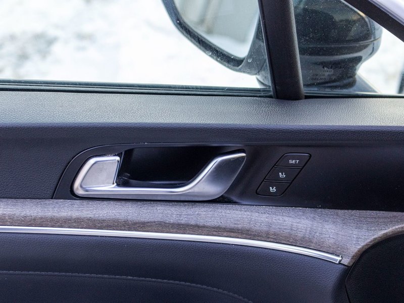 Kia K5 GT-LINE AWD 1.6T BLANC CUIR NOIR 2024 PAS DE RECLAMATION AU CARFAX