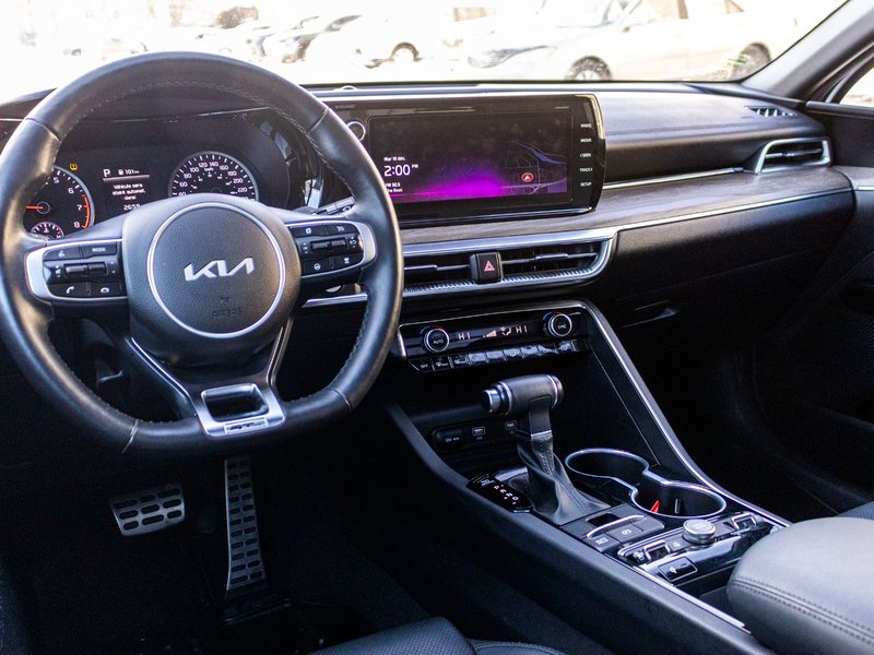 Kia K5 GT-LINE AWD 1.6T BLANC CUIR NOIR 2024 PAS DE RECLAMATION AU CARFAX