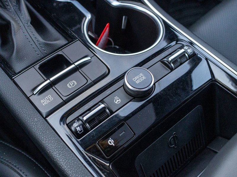 Kia K5 GT-LINE AWD 1.6T BLANC CUIR NOIR 2024 PAS DE RECLAMATION AU CARFAX