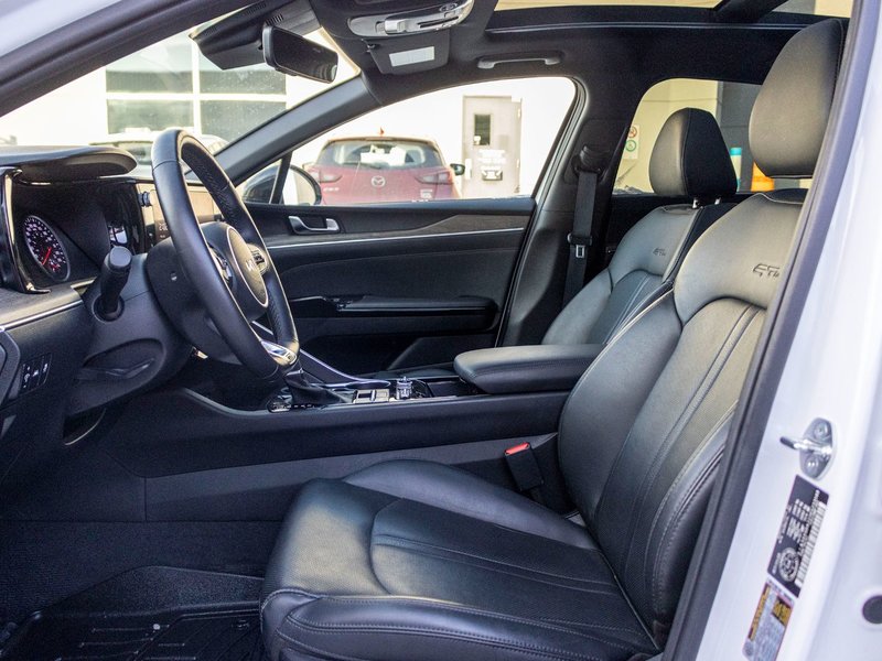 Kia K5 GT-LINE AWD 1.6T BLANC CUIR NOIR 2024 PAS DE RECLAMATION AU CARFAX