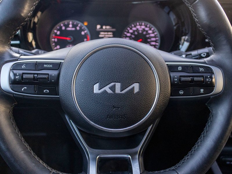 Kia K5 GT-LINE AWD 1.6T BLANC CUIR NOIR 2024 PAS DE RECLAMATION AU CARFAX