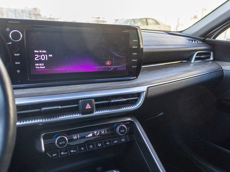 Kia K5 GT-LINE AWD 1.6T BLANC CUIR NOIR 2024 PAS DE RECLAMATION AU CARFAX