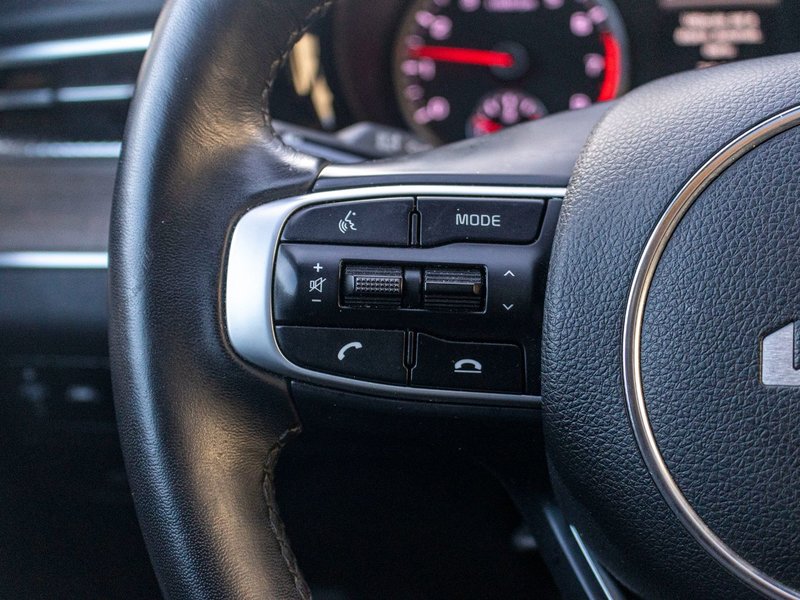 Kia K5 GT-LINE AWD 1.6T BLANC CUIR NOIR 2024 PAS DE RECLAMATION AU CARFAX